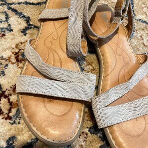BORN GRAY STRAPPY LEATHER SANDALS SZ 10M